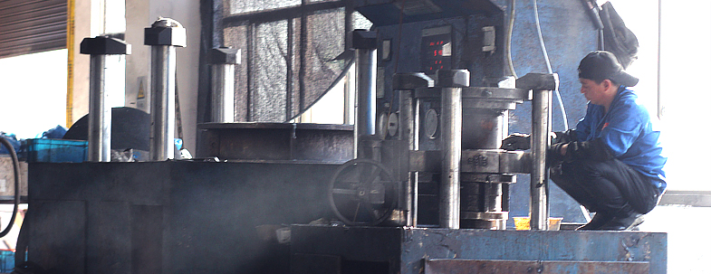 法(fa)蘭蝶閥專用(yong)設備